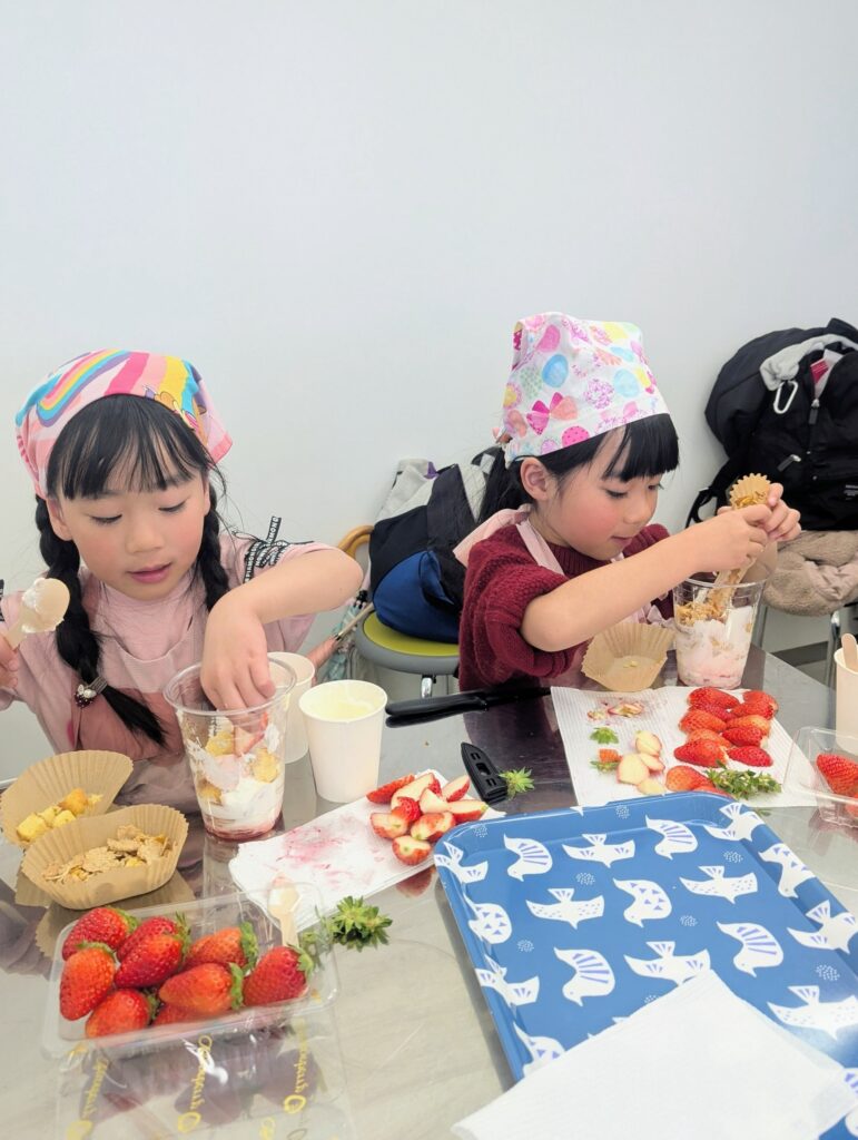 いちごパフェづくり1